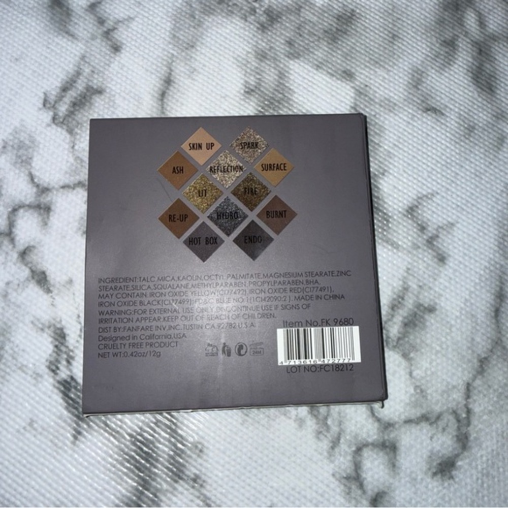 Amuse Professional Smoke & Mirrors 12 Color Eyeshadow Palette NIB - Picture 3 of 3